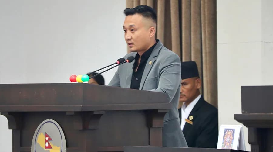 भूकम्पपीडितको आवास निर्माणका जटिलता समाधान गर्न सरकार प्रतिबद्ध : गृहमन्त्री गुरुङ
