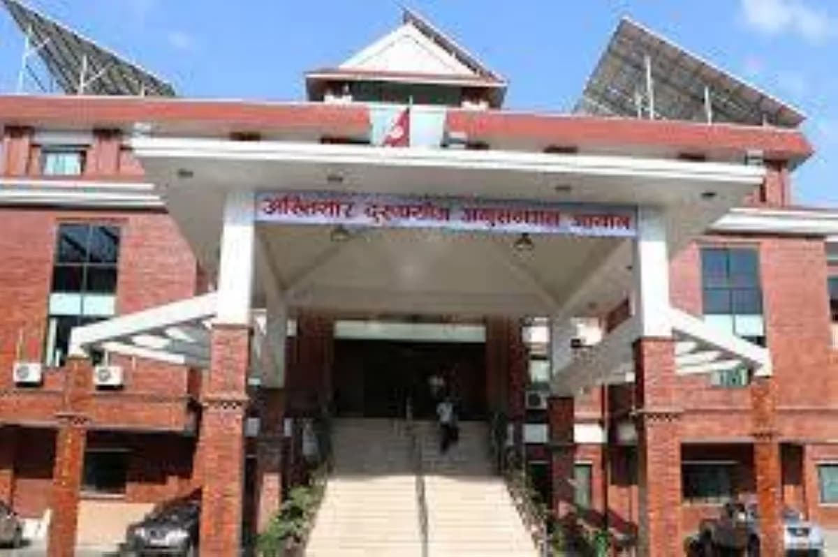 मन्त्रिपरिषद्का नीतिगत निर्णयमा छानबिन गर्न अख्तियार प्रमुखको कानुन संशोधन माग