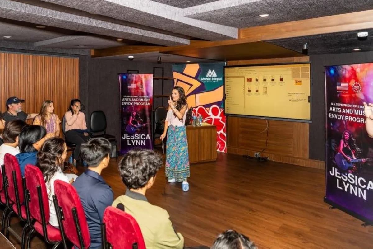 नेपाली संगीतकर्मीसँग सिकाइ आदानप्रदान गर्न अमेरिकी गायिका जेसिका लिन काठमाडौंमा