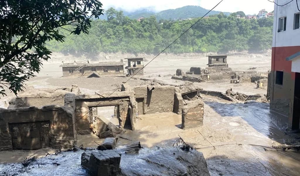 भोटेकोशी बाढी पीडितलाई डब्ल्यूएचओद्वारा स्वास्थ्य तथा राहत सामग्री पठाइने