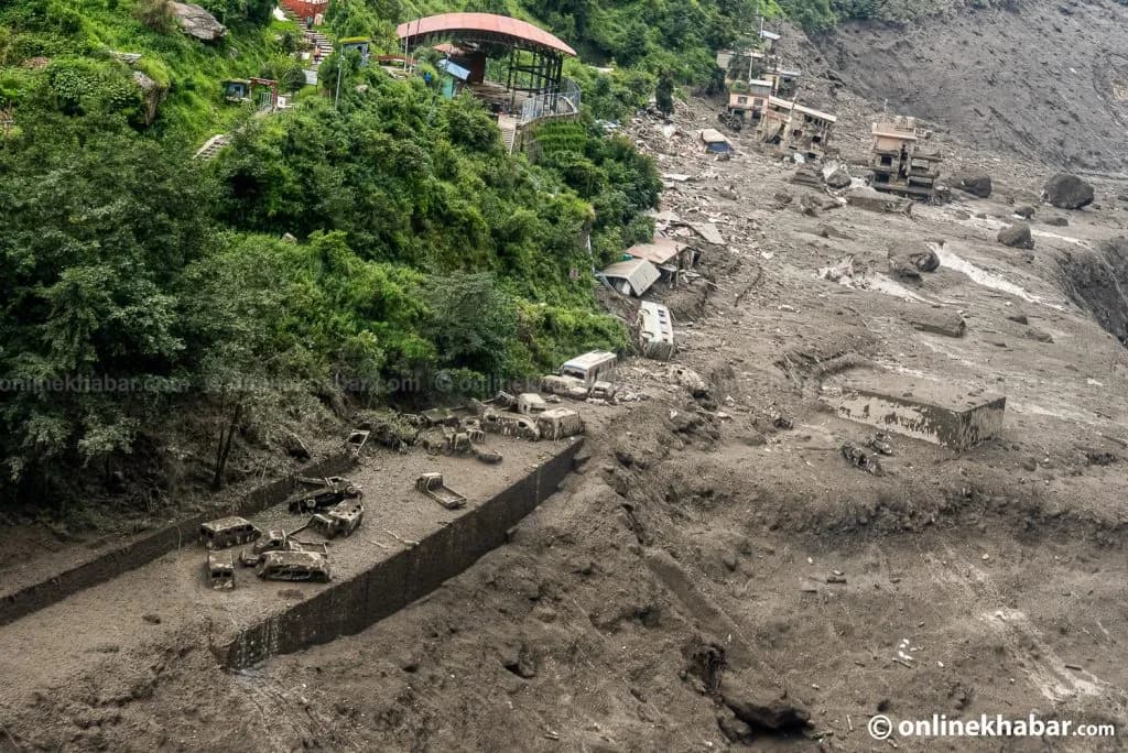 भोटेकोशी बाढीले रसुवागढी भन्सार यार्ड बगायो, अर्बौंको सामान जलमग्न