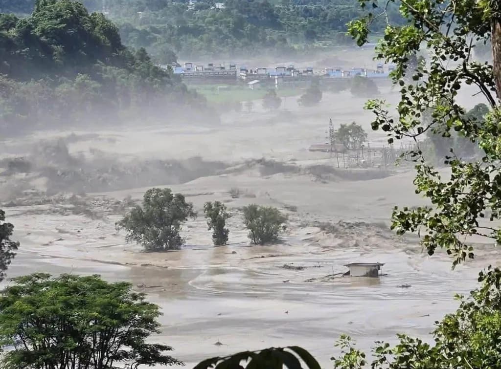 रसुवा बाढीमा मृतकको संख्या १०० पुग्यो