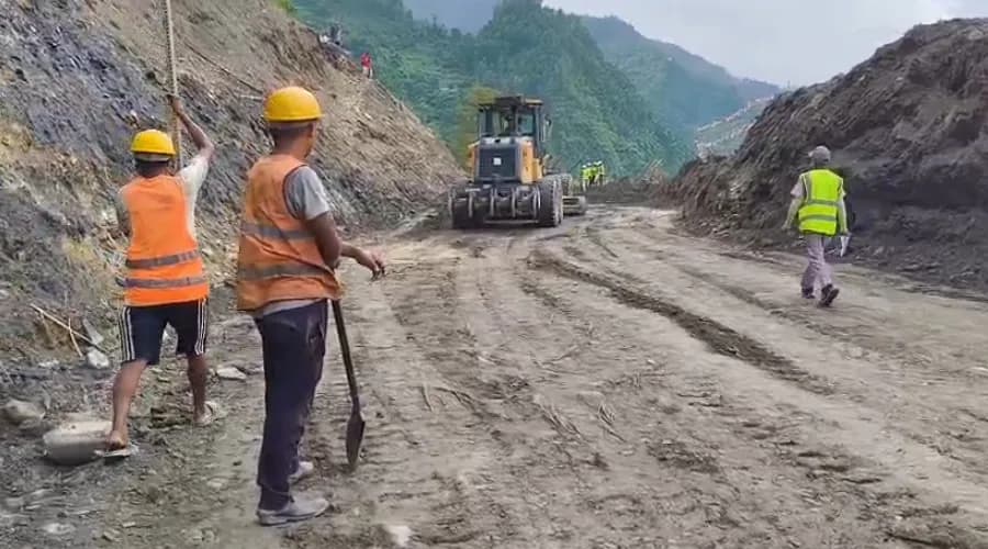 कृष्णभिरमा अवरुद्ध सडक आंशिक खोल्ने तयारी, खाली ग्यास बुलेट गुडाएर हुनेछ परीक्षण