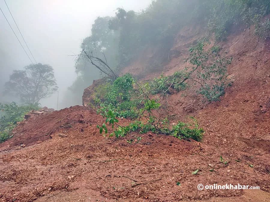 हुम्लामा बाढी र पहिरो, कर्णाली करिडोरका विभिन्न स्थानमा सडक अवरुद्ध