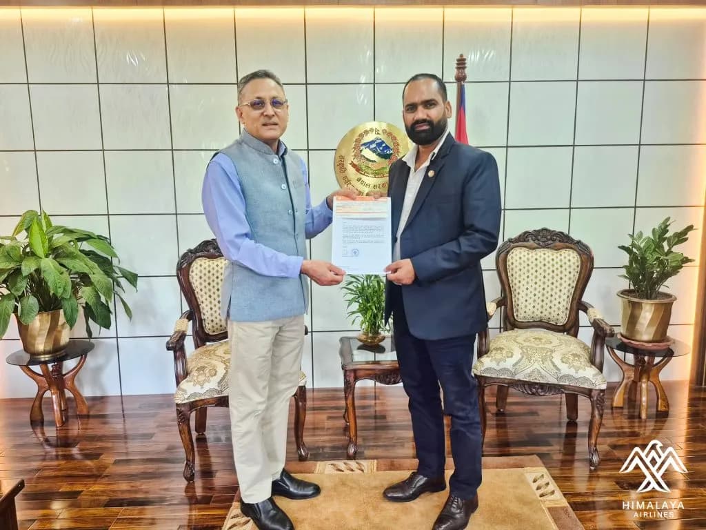हिमालयन एयरलाइन्सका कर्मचारीद्वारा प्रधानमन्त्री दैवी प्रकोप उद्धार कोषमा १३ लाख रुपैयाँ सहयोग