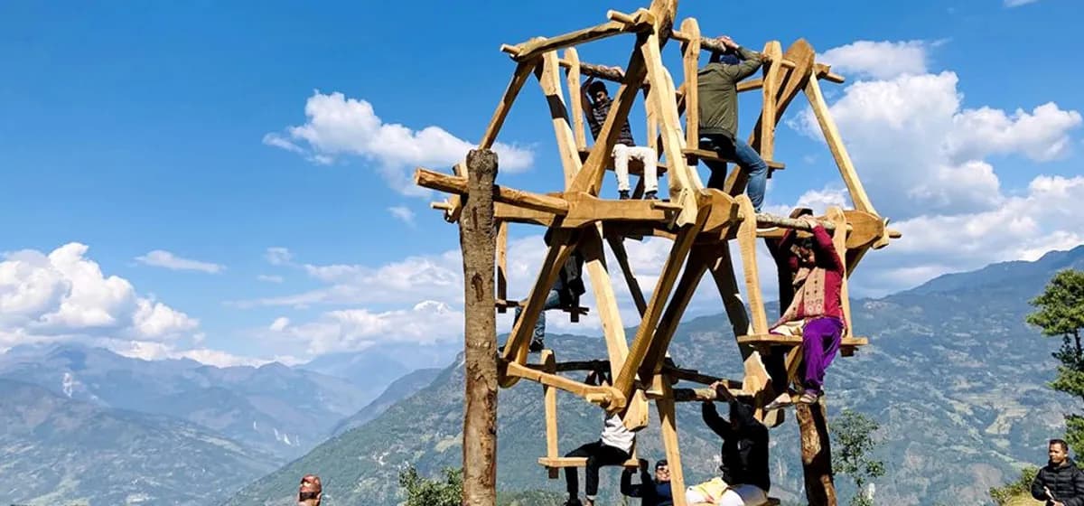 दसैँ उही, रौनक फरक : गाउँबाट हराउँदै पिङ र चङ्गा, बढ्दै मोबाइलको व्यस्तता